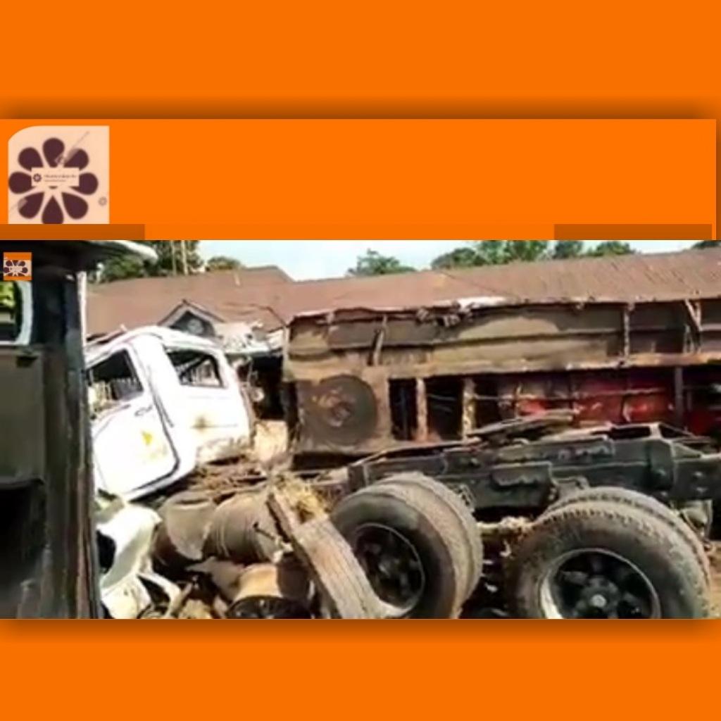 Picture shows the trailer truck that fails brake fell off while heading to filling station near the Ihiala Police Area Command/Divisional Headquarters on Sunday